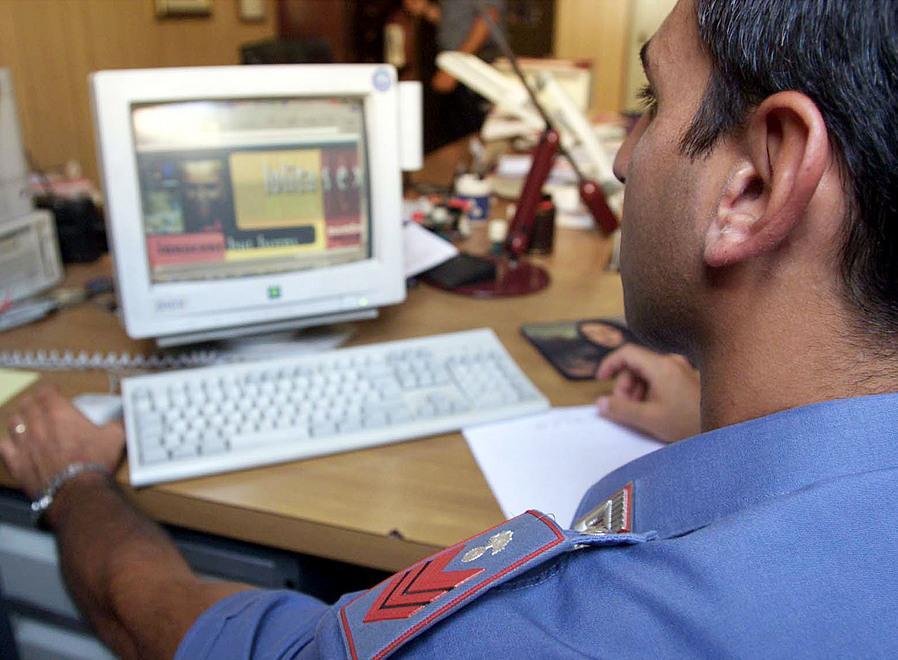 Compra un telefonino, ma è una truffa web 