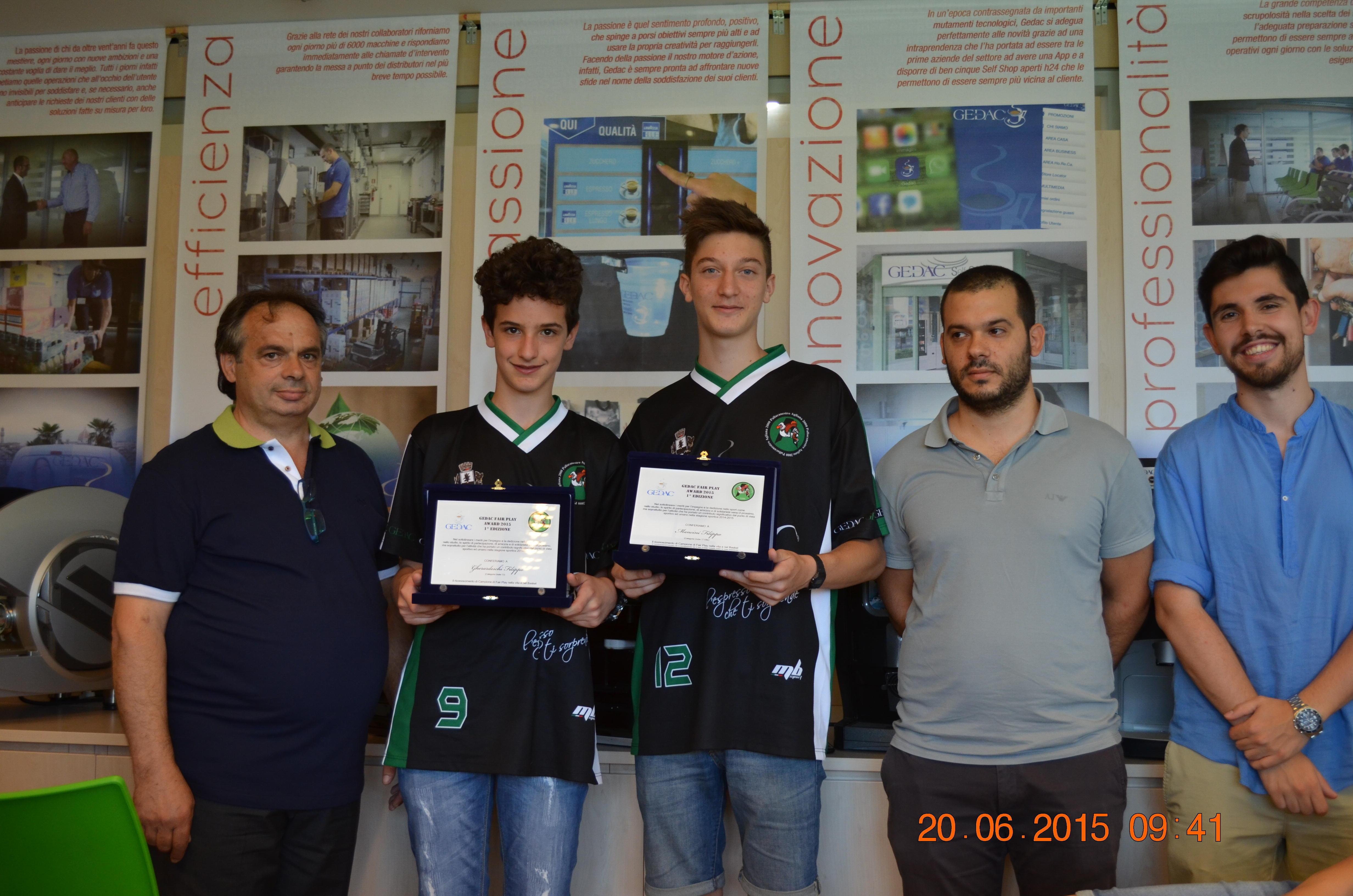 Gli atleti della Pallacanestro Aglianese premiati col premio Gedac Fair Play 