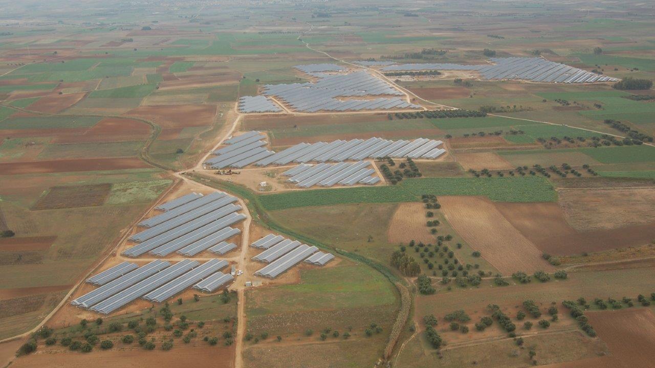 Villasor, una veduta aerea della serra fotovoltaica più grande del mondo