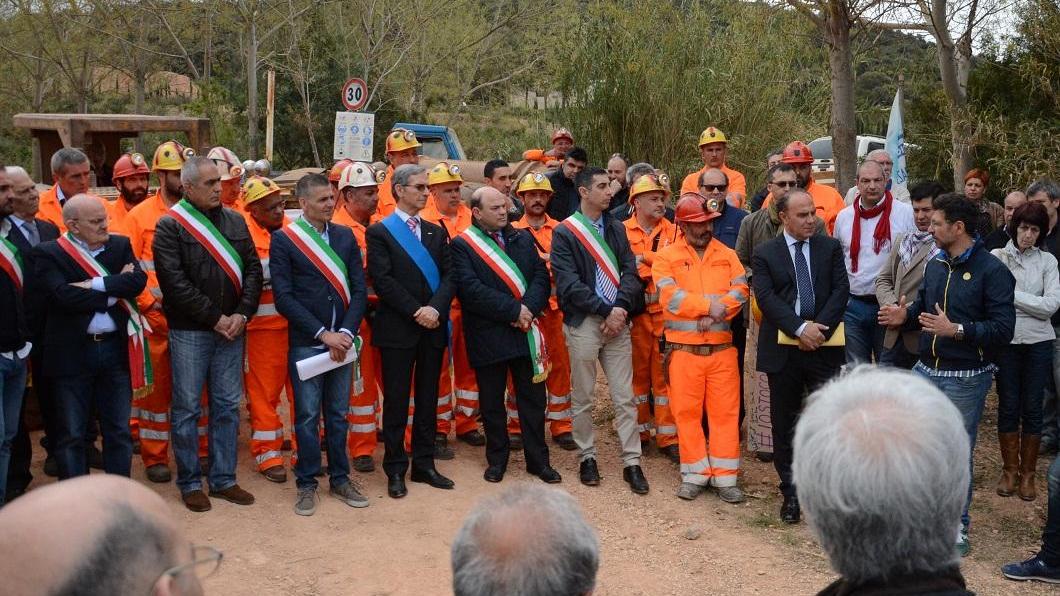 La protesta dei minatori e dei sindaci del territorio