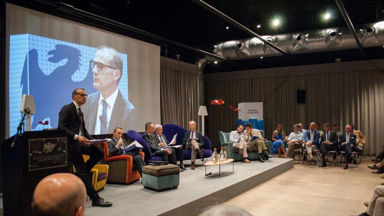 L'assemblea della Confcommercio di Prato e Pistoia (foto Andrea Papi)