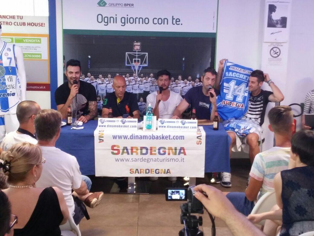 Dinamo, all'asta le maglie del triplete