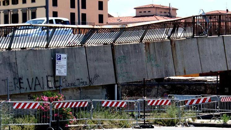 Benvenuti a transennopoli: viaggio tra i recinti infiniti