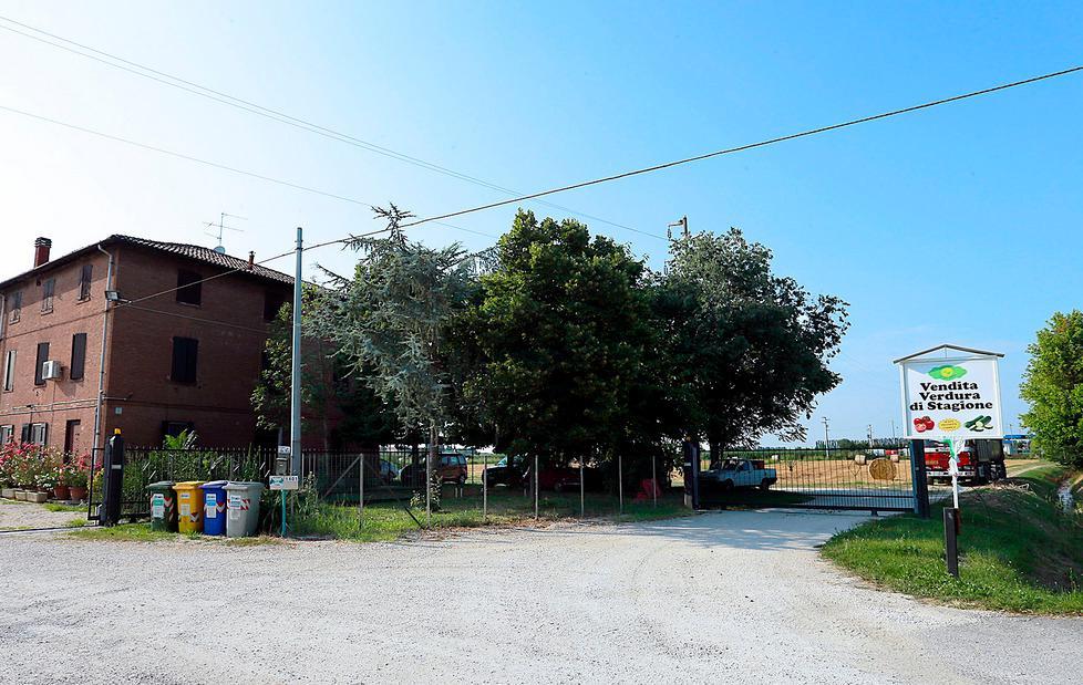 Azienda saccheggiata, spariti attrezzatura e trattore John Deere 