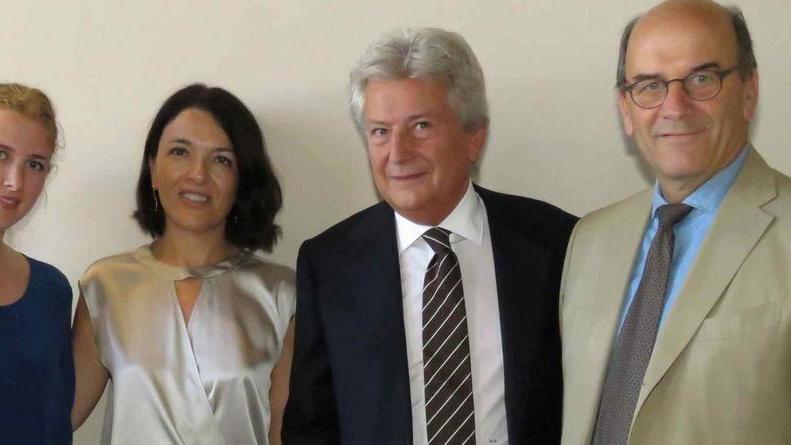 Un libro di Massimo Listri con una storia fatta di filo