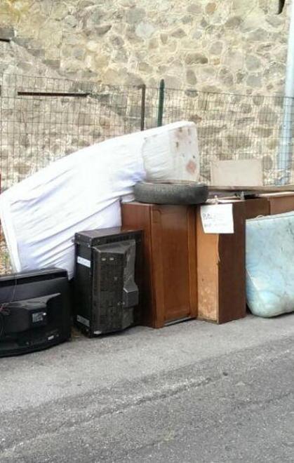 Ancora discariche a cielo aperto in città 