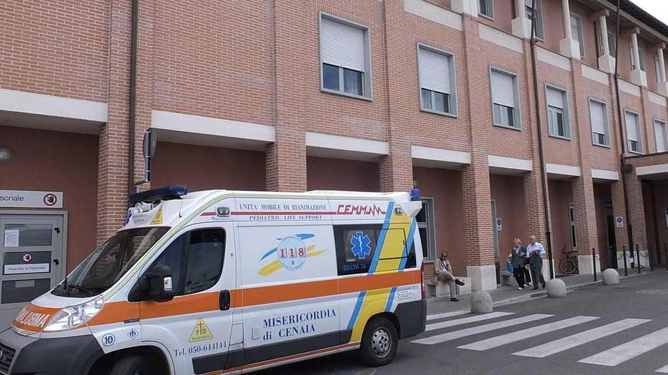 Il piccolo trattore si rovescia Ferito un contadino