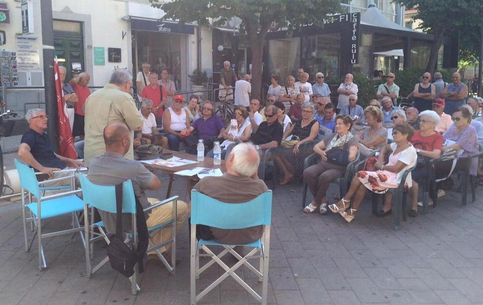 Sanità, i pensionati in piazza 
