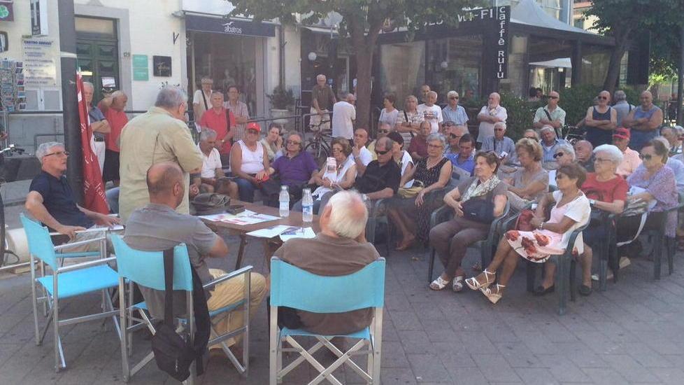 Sanità, i pensionati in piazza