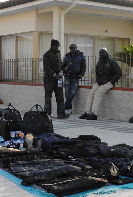 Confcommercio: servono regole sui venditori ambulanti