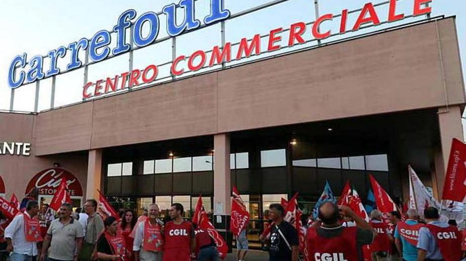 Quelli che si sdraiano per dire no all’operazione 24 ore