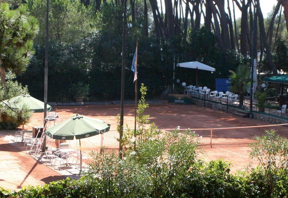 Tennis Club, domani riaprono i campi 