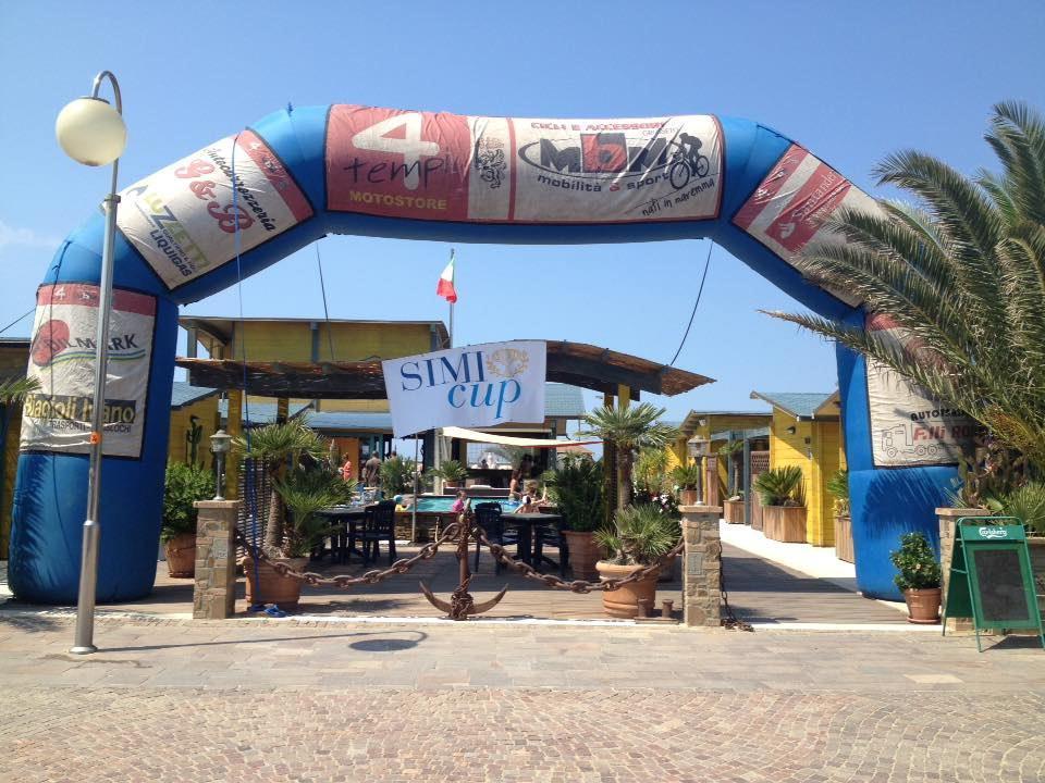 I bagni del Tirreno - Marina di Grosseto, Il Faro sembra un saloon del West, ma è il regno del beach tennis 