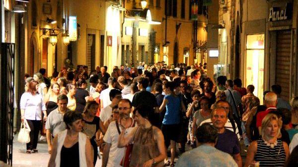 Lo struscio serale di giovedì 2 in centro storico (foto Batavia)