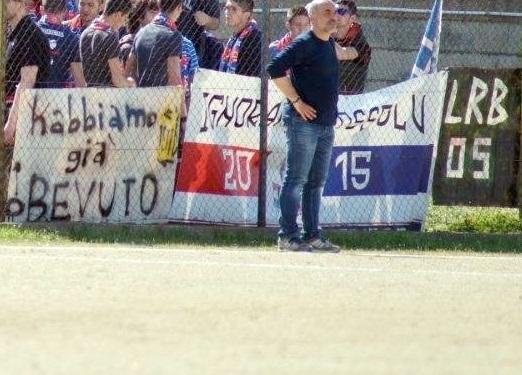 Un dettaglio degli striscioni durante Paulese-Pozzomaggiore
