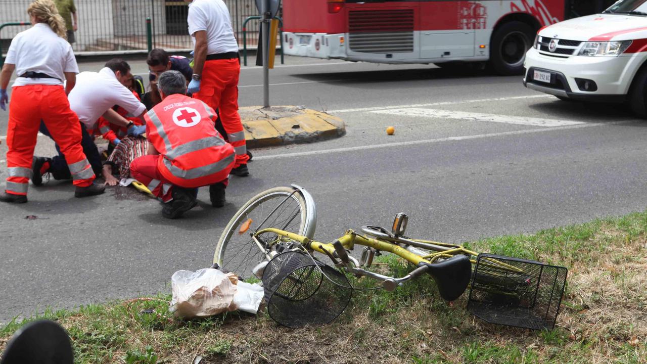Reggio: "Troppe strisce pedonali ravvicinate". Il Comune: "Incidenti in calo, va bene così"