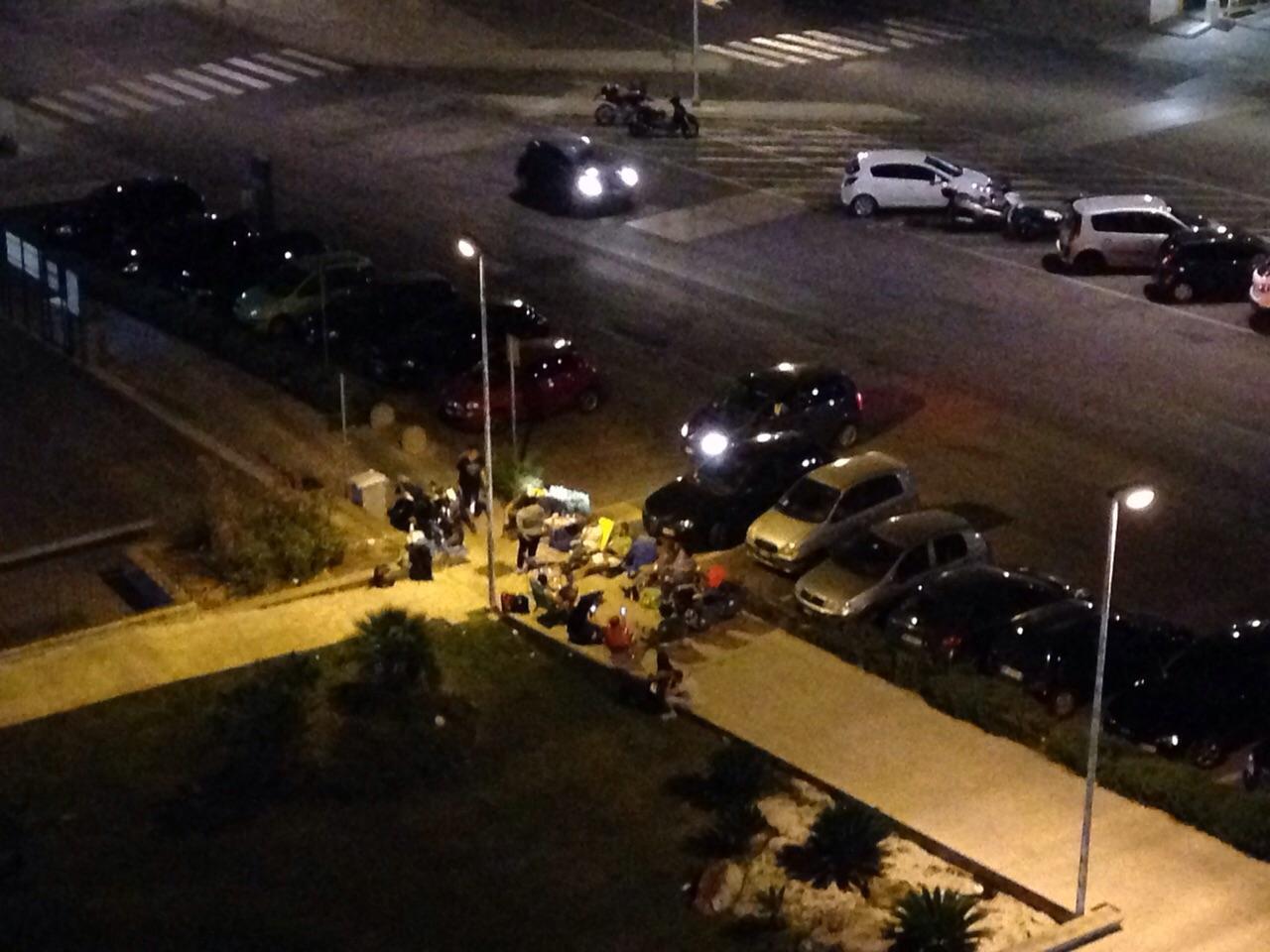 Abbonamenti Dinamo: il presidio notturno dei tifosi in via Nenni