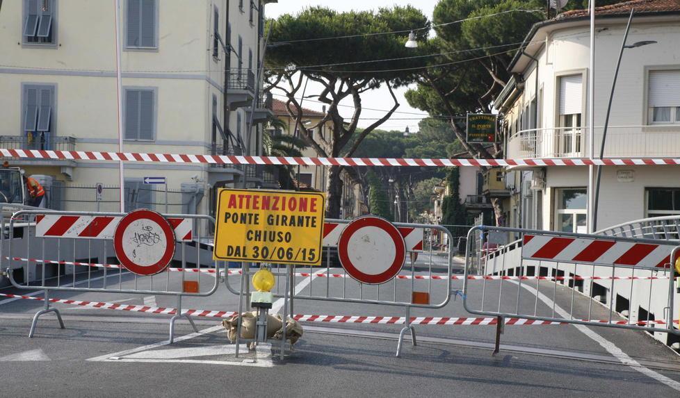 Ponte girante chiuso anche a pedoni e biciclette 