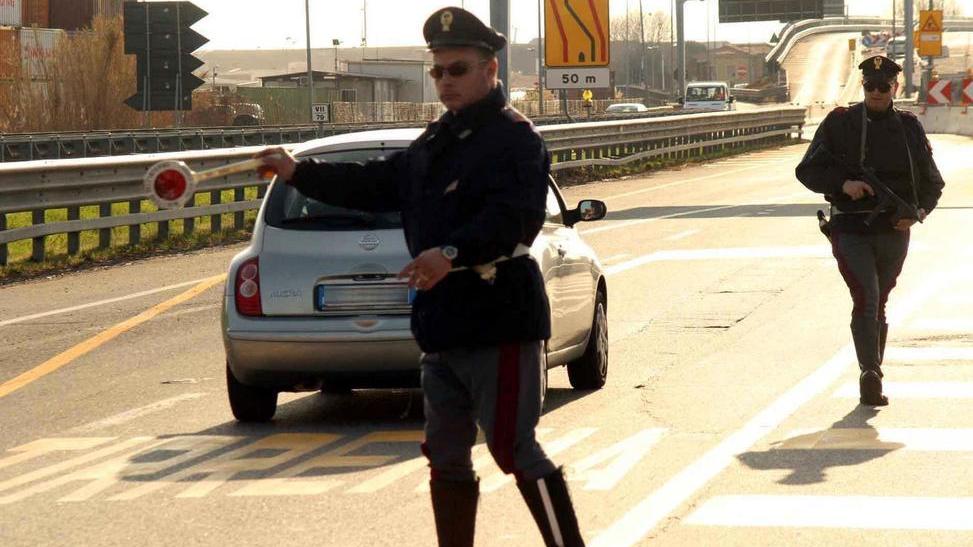 Contromano sulla Variante, la ferma un agente