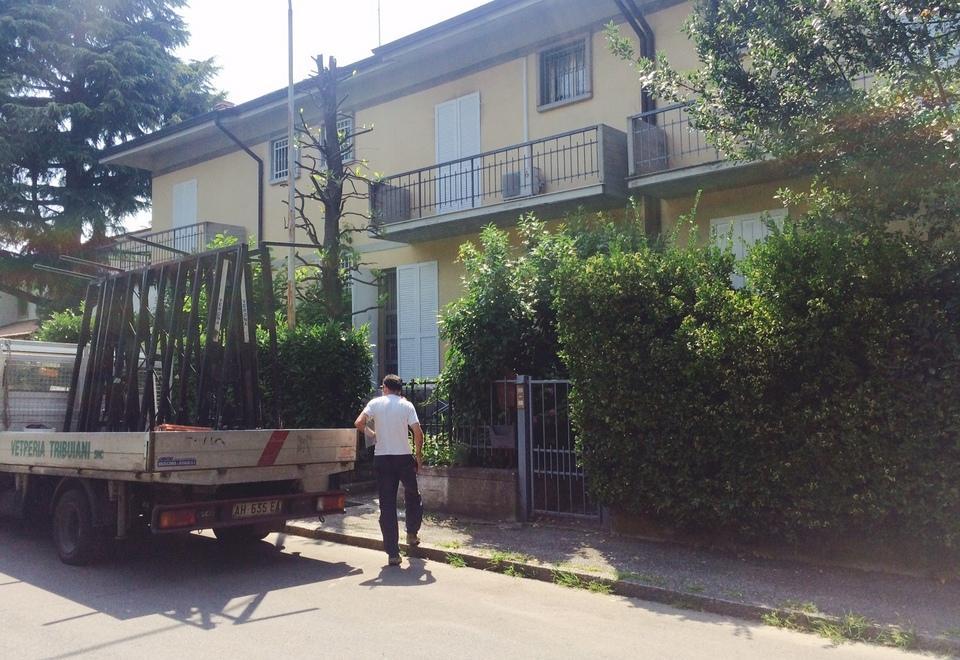 Le svaligiano la casa mentre è al mare 