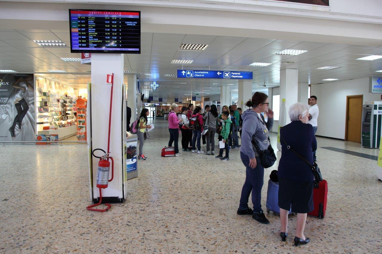 Passeggeri in aeroporto ad Alghero
