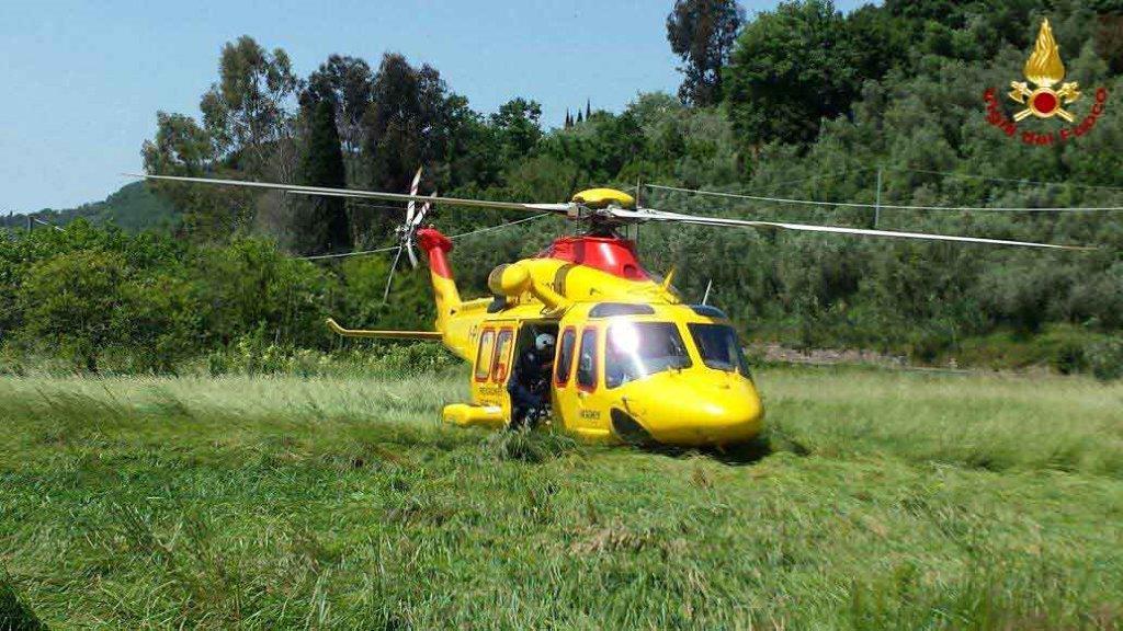 L'elisoccorso intervenuto per recuperare la donna caduta
