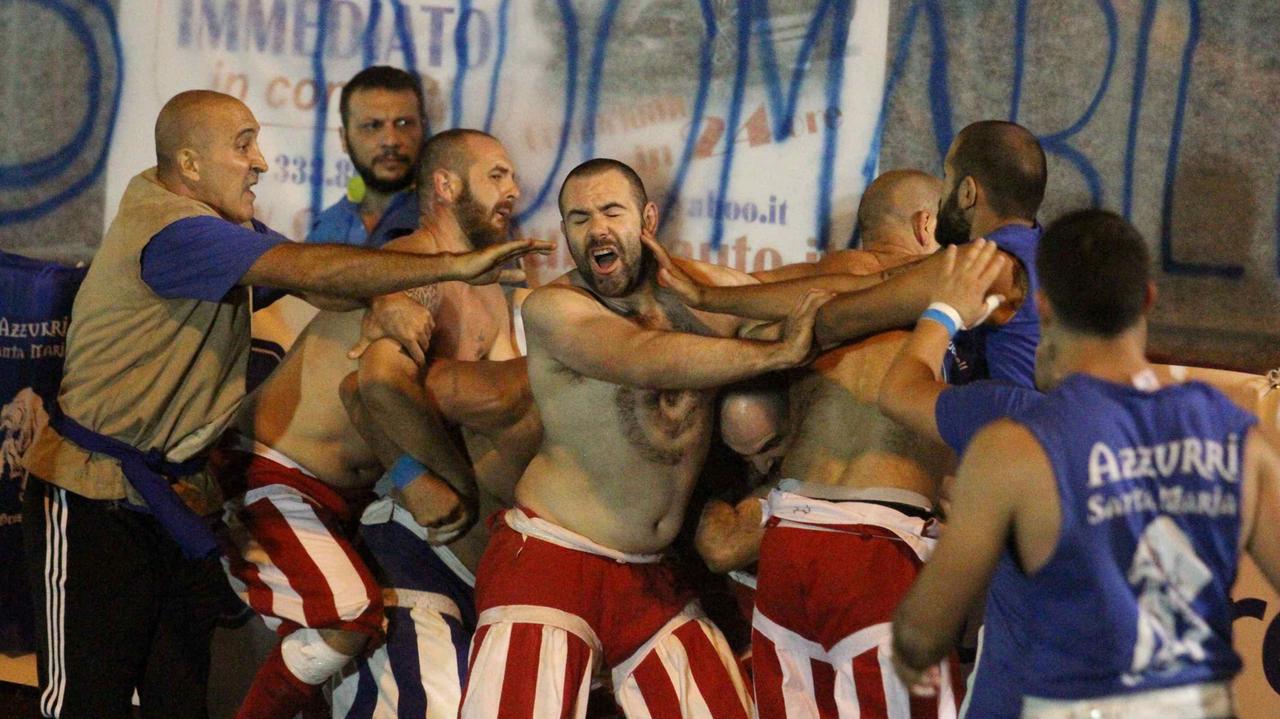 Una fase concitata di gioco della Palla Grossa