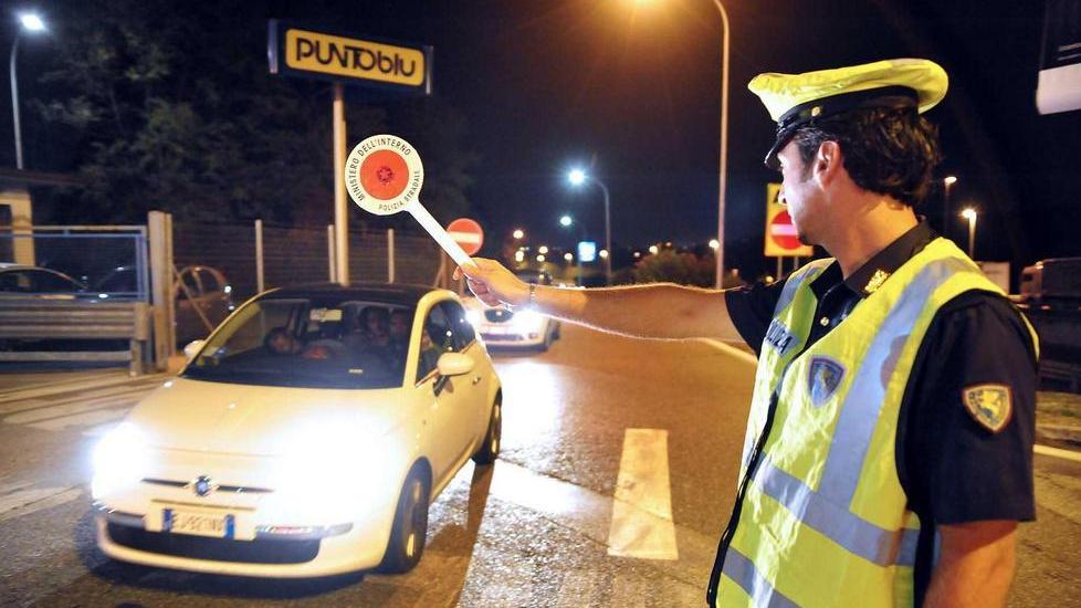 Palestra in orario di lavoro Due poliziotti nei guai