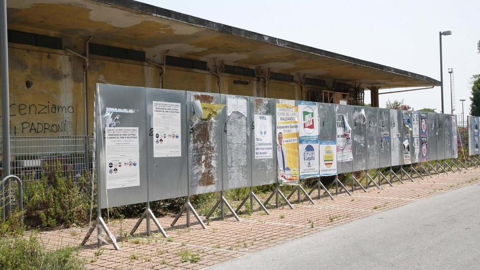 Cartelloni elettorali mai rimossi