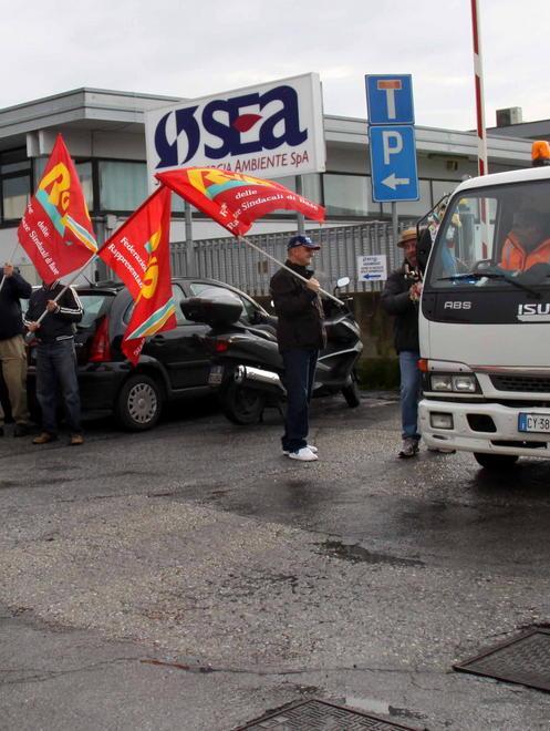 Rifiuti, i lavoratori passano a ReteAmbiente 