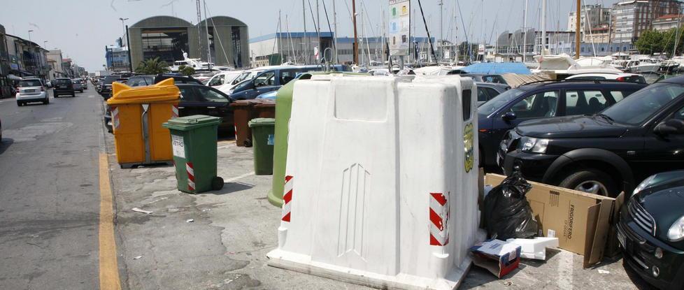 Darsena, cittadini e categorie contro le (poche) isole ecologiche 