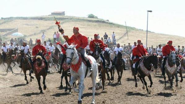 Tutto pronto per l’Ardia con cavalieri e fucilieri