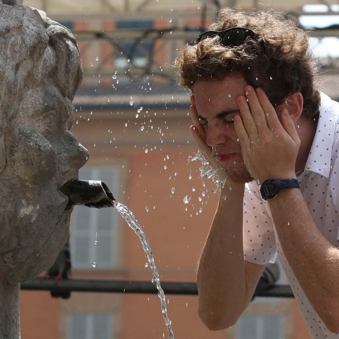 Anche oggi previste temperature africane Un numero verde per chi è in difficoltà