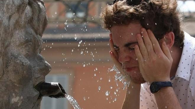 Anche oggi previste temperature africane Un numero verde per chi è in difficoltà