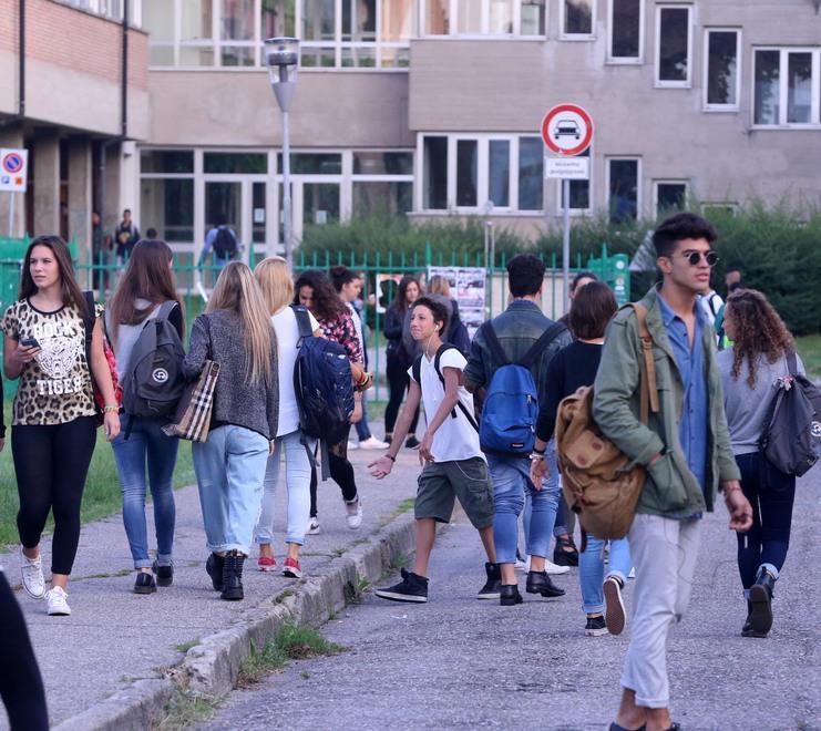 «A Reggio servono 400 docenti in più» 