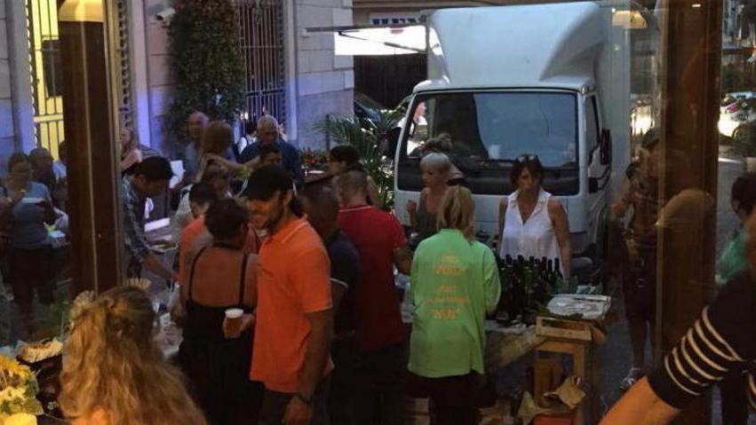 Ritorna in via Roma a Carrara il camioncino del fritto