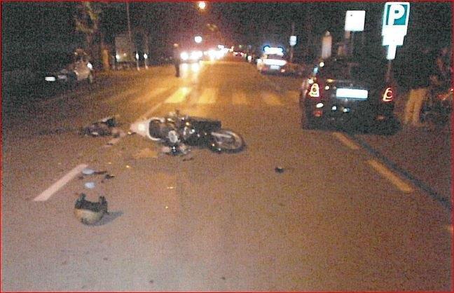 La scena dell'incidente avvenuto sul viale Apua a Fiumetto