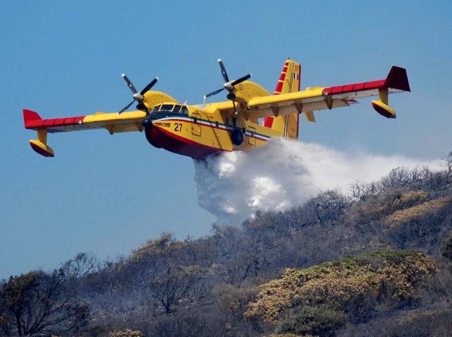 Roghi nel Campidano, arriva il Canadair 