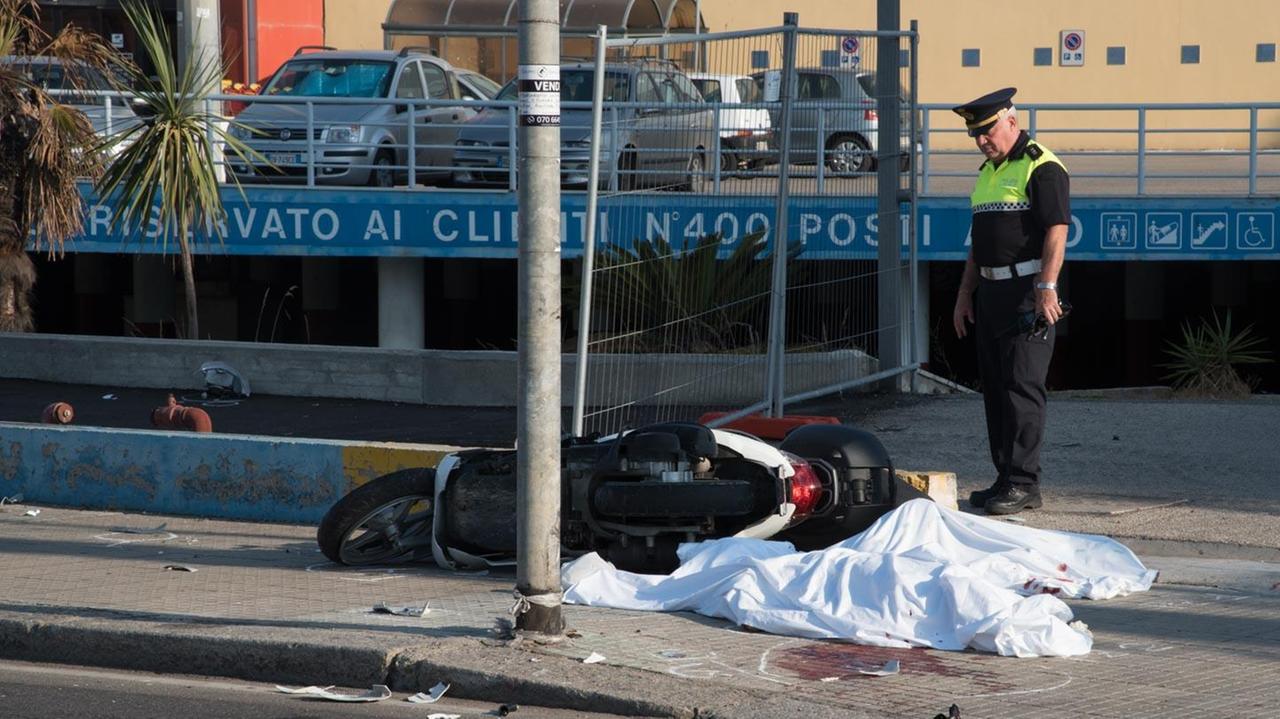 Schianto con lo scooter a Cagliari, le vittime avevano 19 e 15 anni