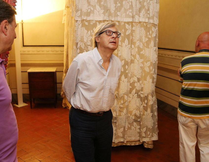 Sgarbi a Monsummano per ammirare le opere di Parri 