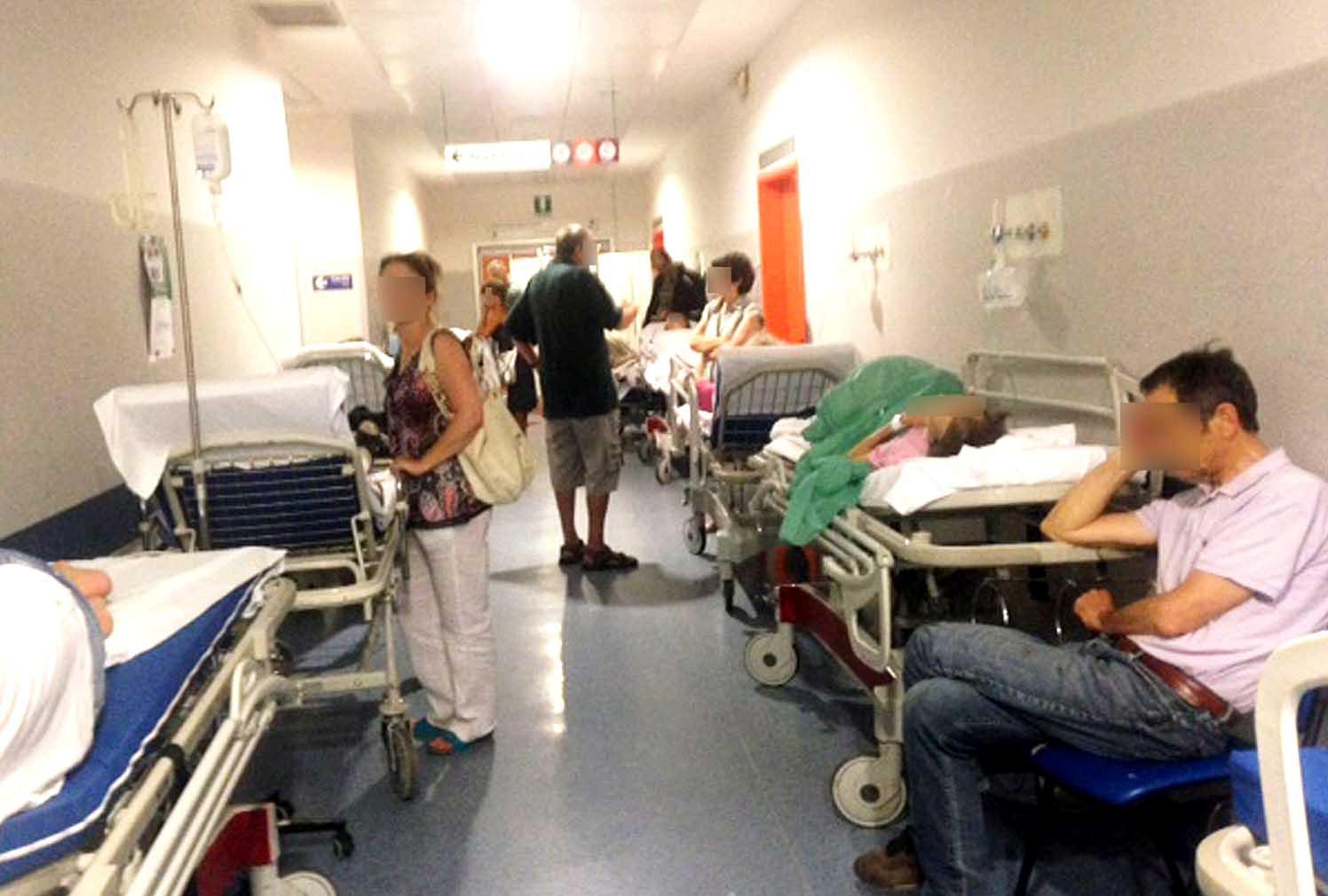 Pazienti in attesa al pronto soccorso di Cisanello
