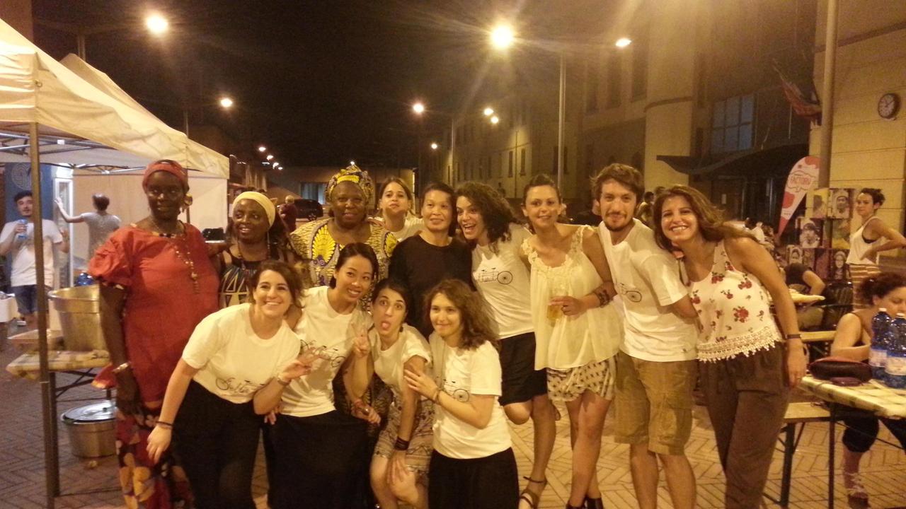Un momento della serata in piazza dell'Università