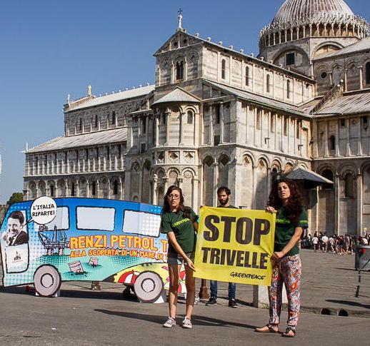Tutti al mare sul “Renzi Petroltour”