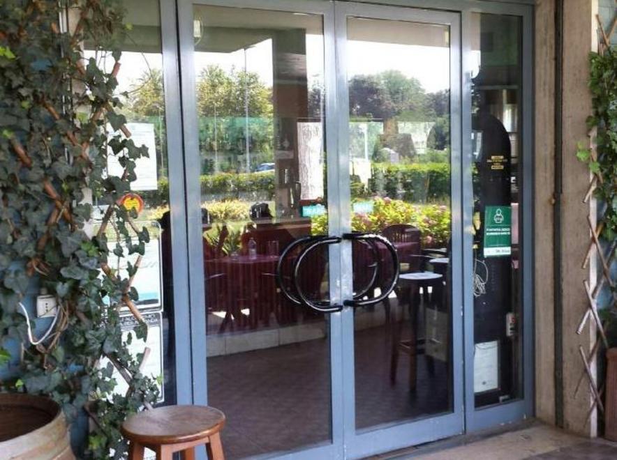 Due furti in un mese al bar di viale Kennedy 