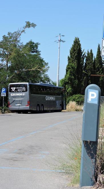 Tariffe scaccia-turisti il posteggio è deserto e i visitatori scappano 