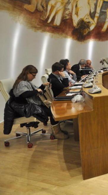 No alla commissione bufera sul caso scuole 