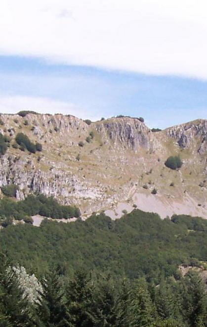 Incendio sotto la Pania di Corfino 