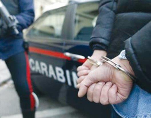 Scappa sull’auto rubata Folle corsa coi carabinieri 