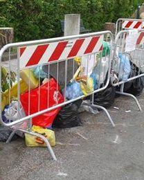 Discariche a cielo aperto al posto delle isole ecologiche