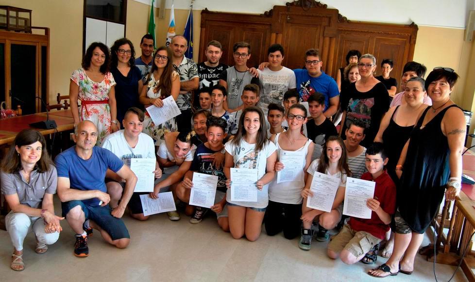 Consegnati in municipio gli attestati agli studenti 